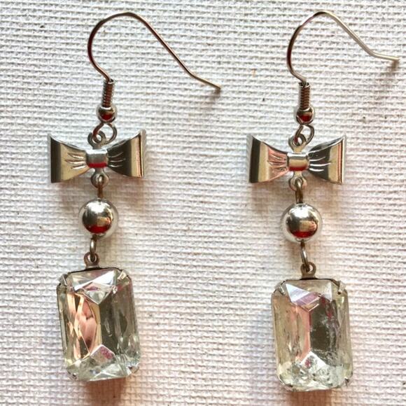 Vintage Silvertone Rhinestone Bow Earrings - Picture 1 of 11
